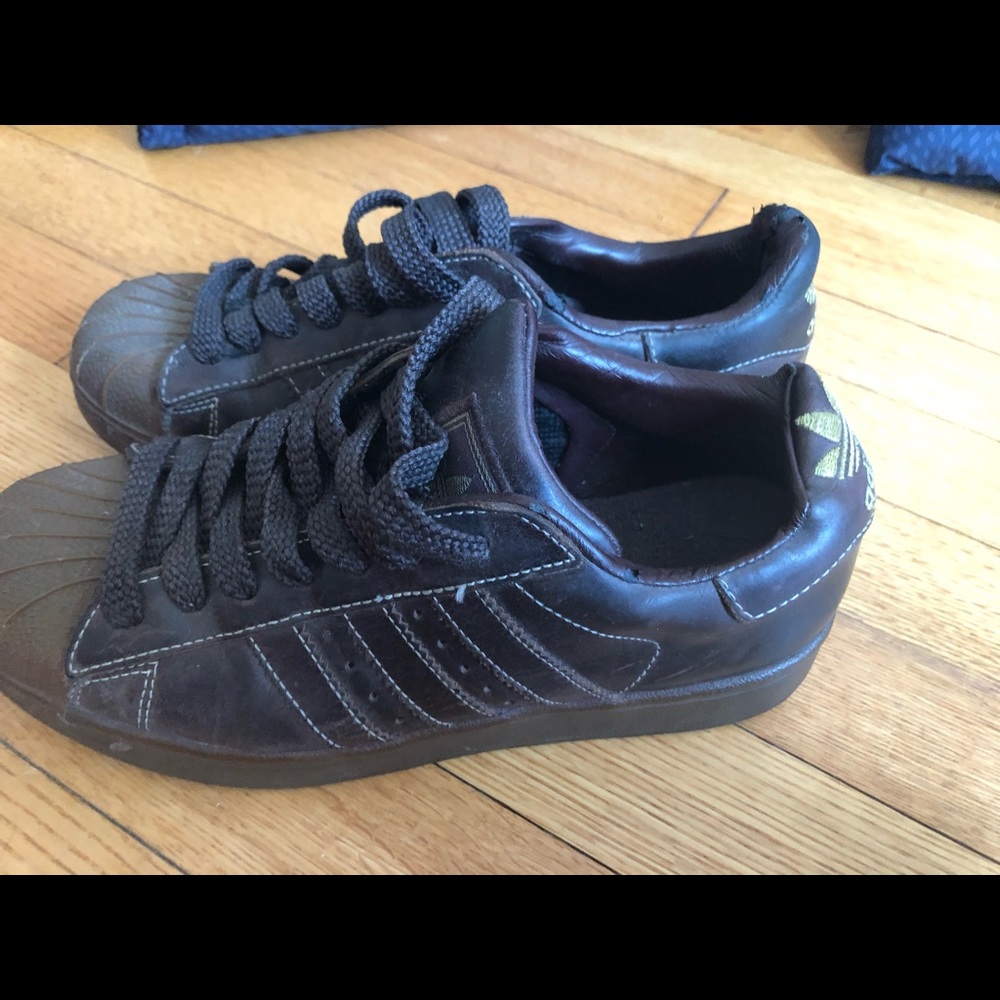 Good condition ADIDAS vintage brown  shelltops 4.5